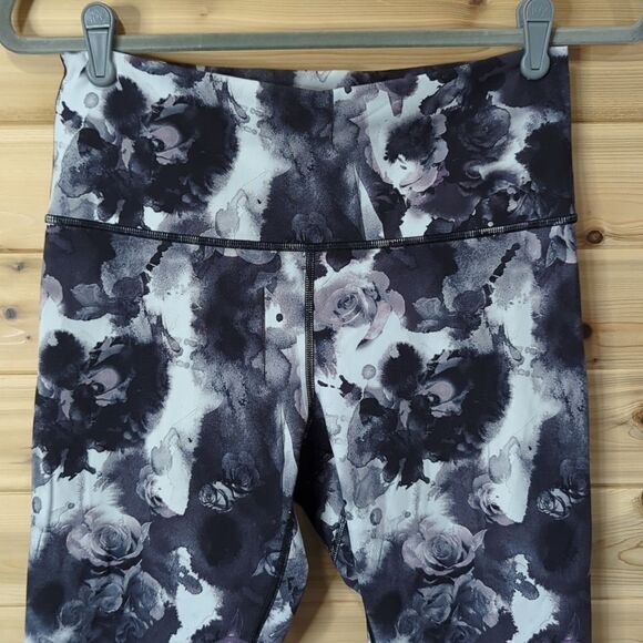 Lululemon Leggings Womens 10 Black and White Rose Pattern Split back - Picture 2 of 11